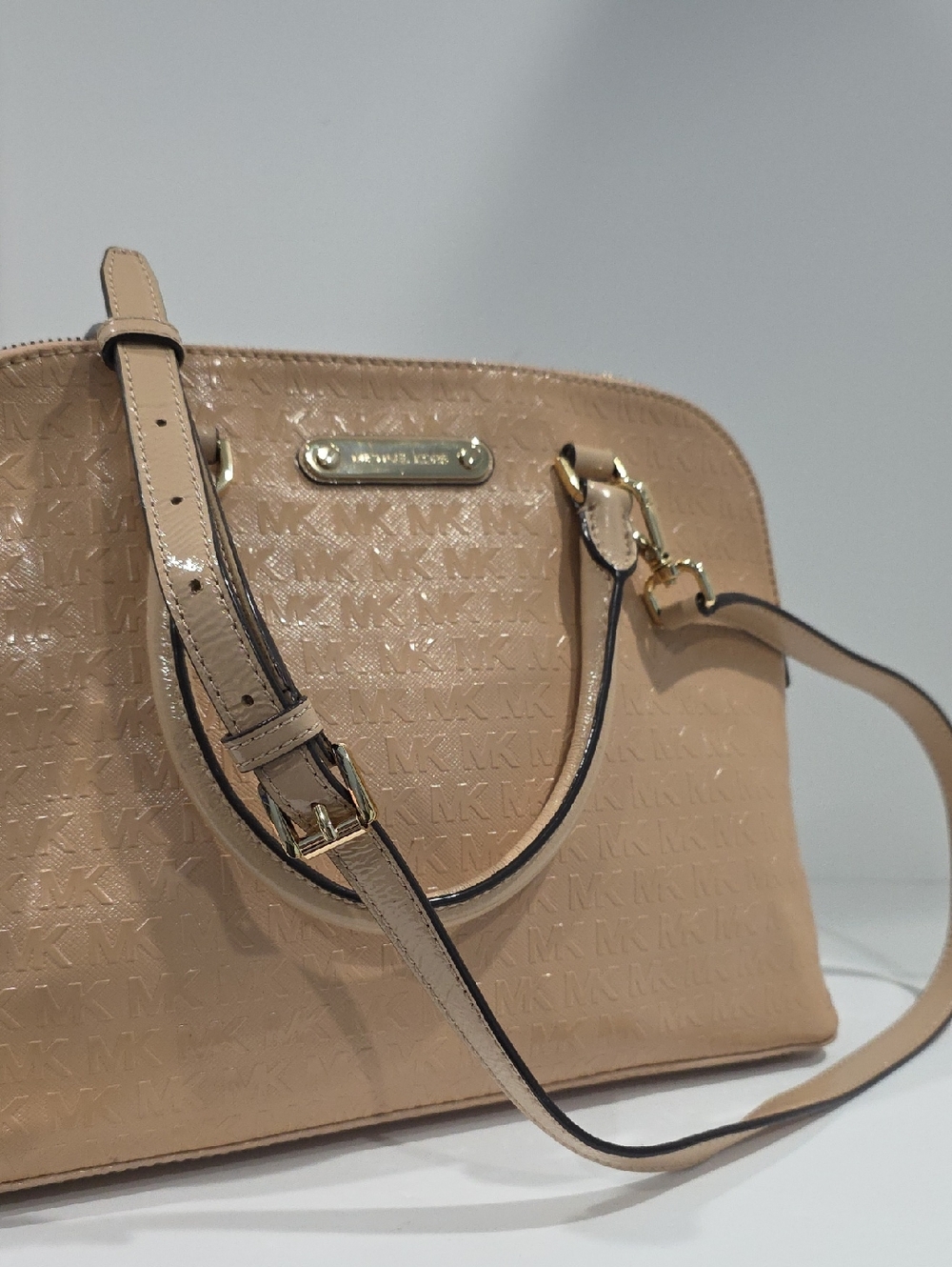 NWT ✅ MICHAEL KORS Cindy LG Dome Logo Leather Satchel OYSTER